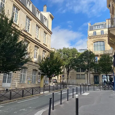 Sacré Cœur Arev Sur Les Pas D Emily In